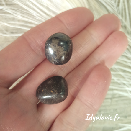 Jade noir ou jade Magnétite roulée