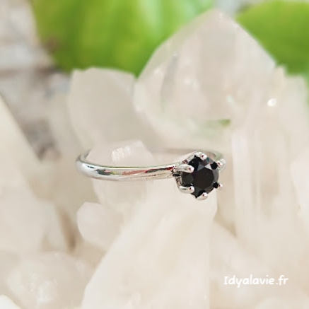 Bague solitaire spinelle