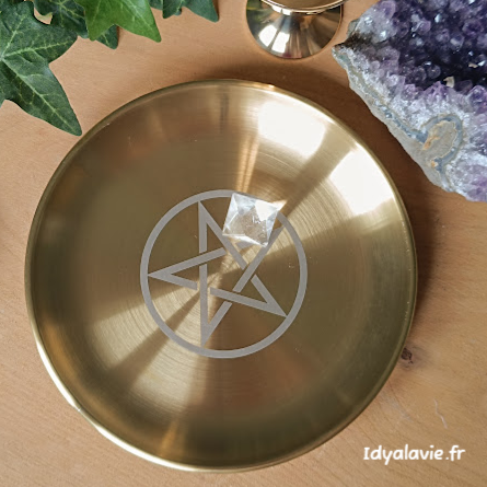 Assiette d'offrandes en métal pentacle dorée