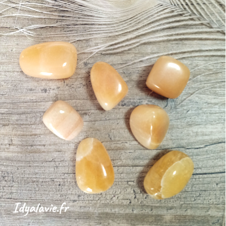 Calcite jaune roulée