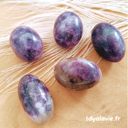Lépidolite roulée ovale
