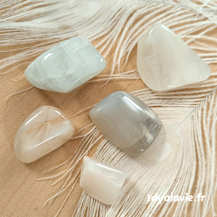 Pierre de lune claire roulée beige