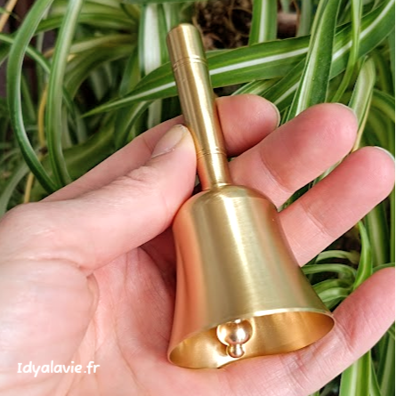 Petite cloche à main neutre laiton