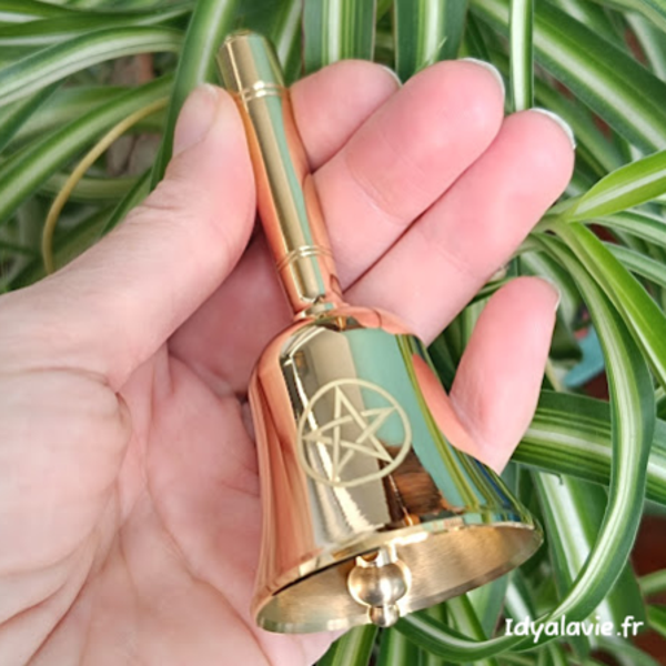 Petite cloche à main pentacle laiton