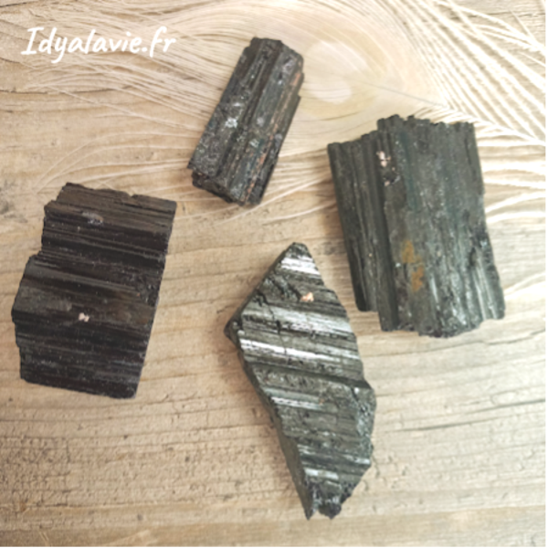 Tourmaline noire Schorl brute fibreuse M