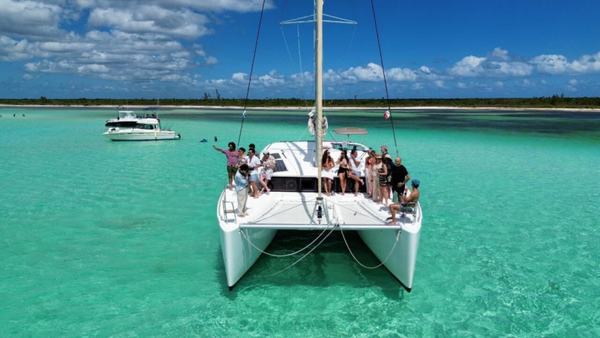 TOUR EN CATAMARAN Y YATE A ISLA MUJERES