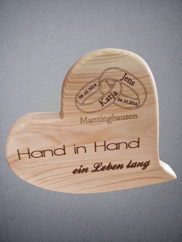Herz aus edlem Vollholz