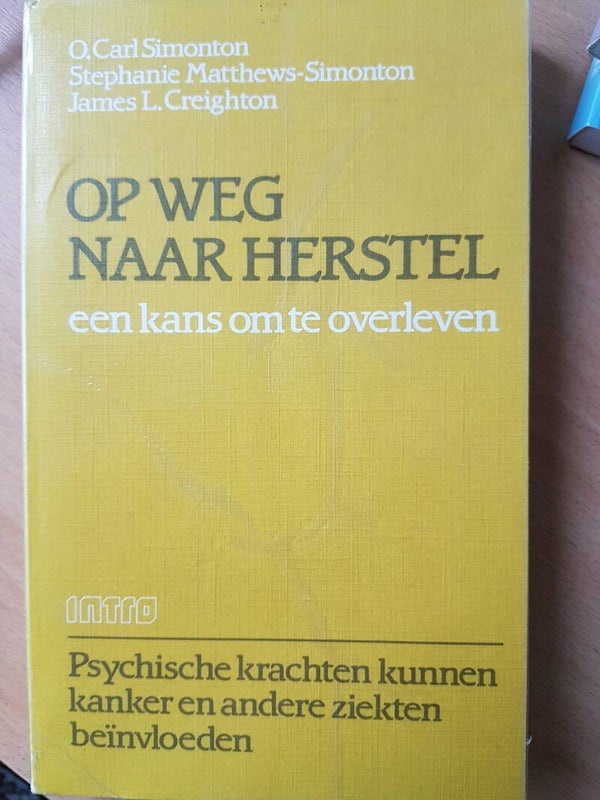 Op weg naar herstel, een kans om te overleven, O. Carl Simonton, Stephanie Mattews Simonton & James L. Creighton. Psychische krachten kunnen kaner en andere ziekten beïnvloeden