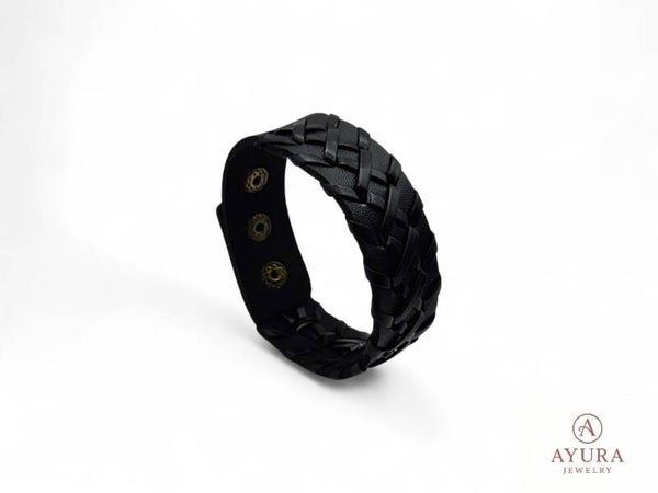 Stoere leren heren armband – gevlochten motief met koperkleurige druksluiting