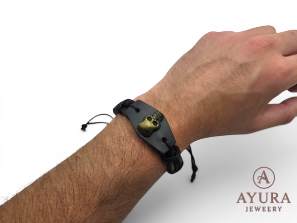 Heren armband 'Skully' – bruin leren armband met messingkleurige RVS schedel
