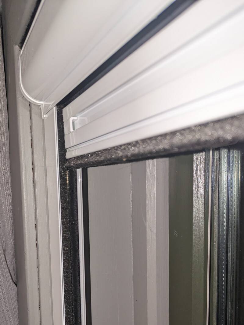 Børstelister i skinne og lister