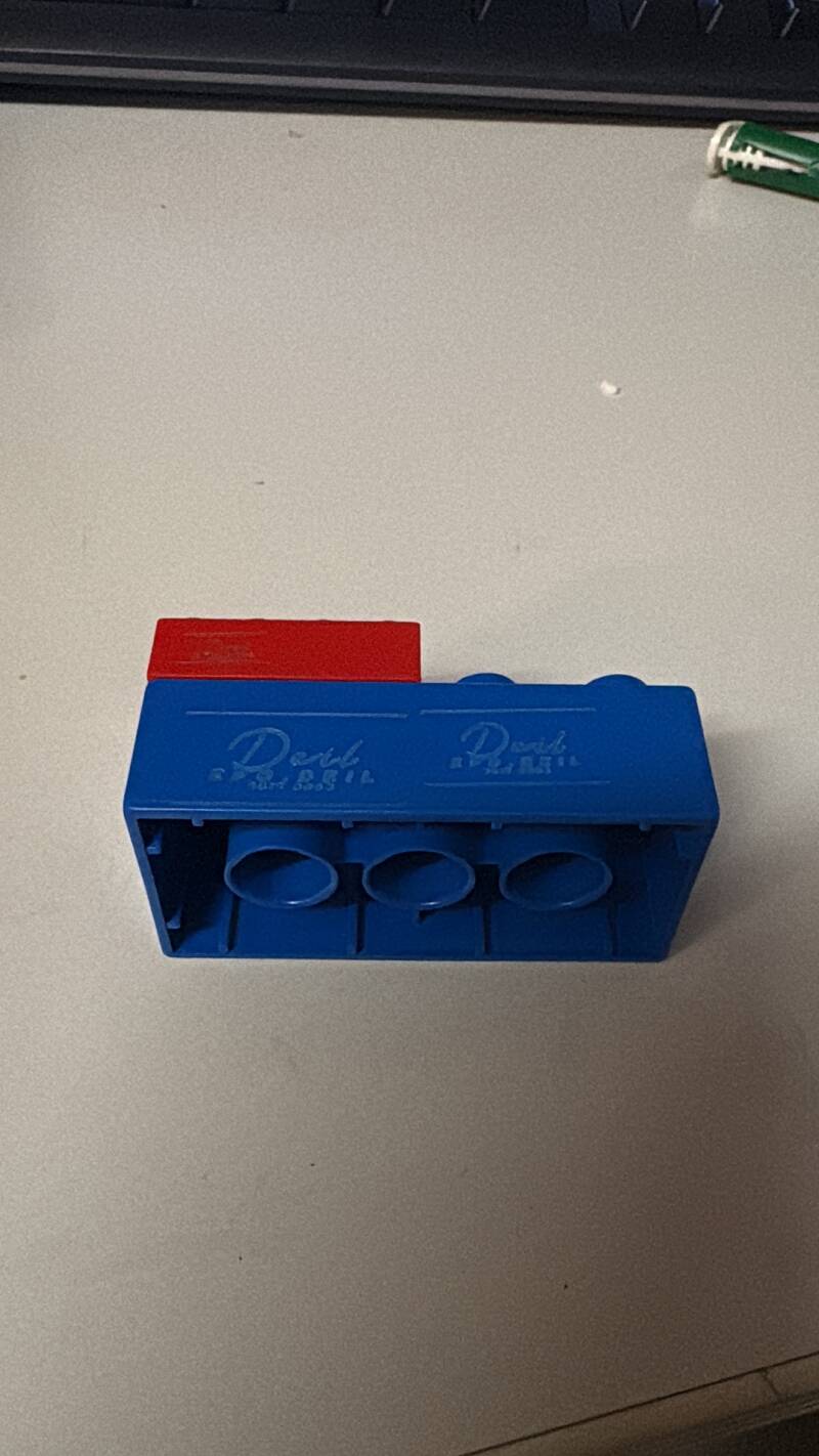 f2800fe5-e3d0-4c49-ad03-3365dcb13d11-standard.jpg