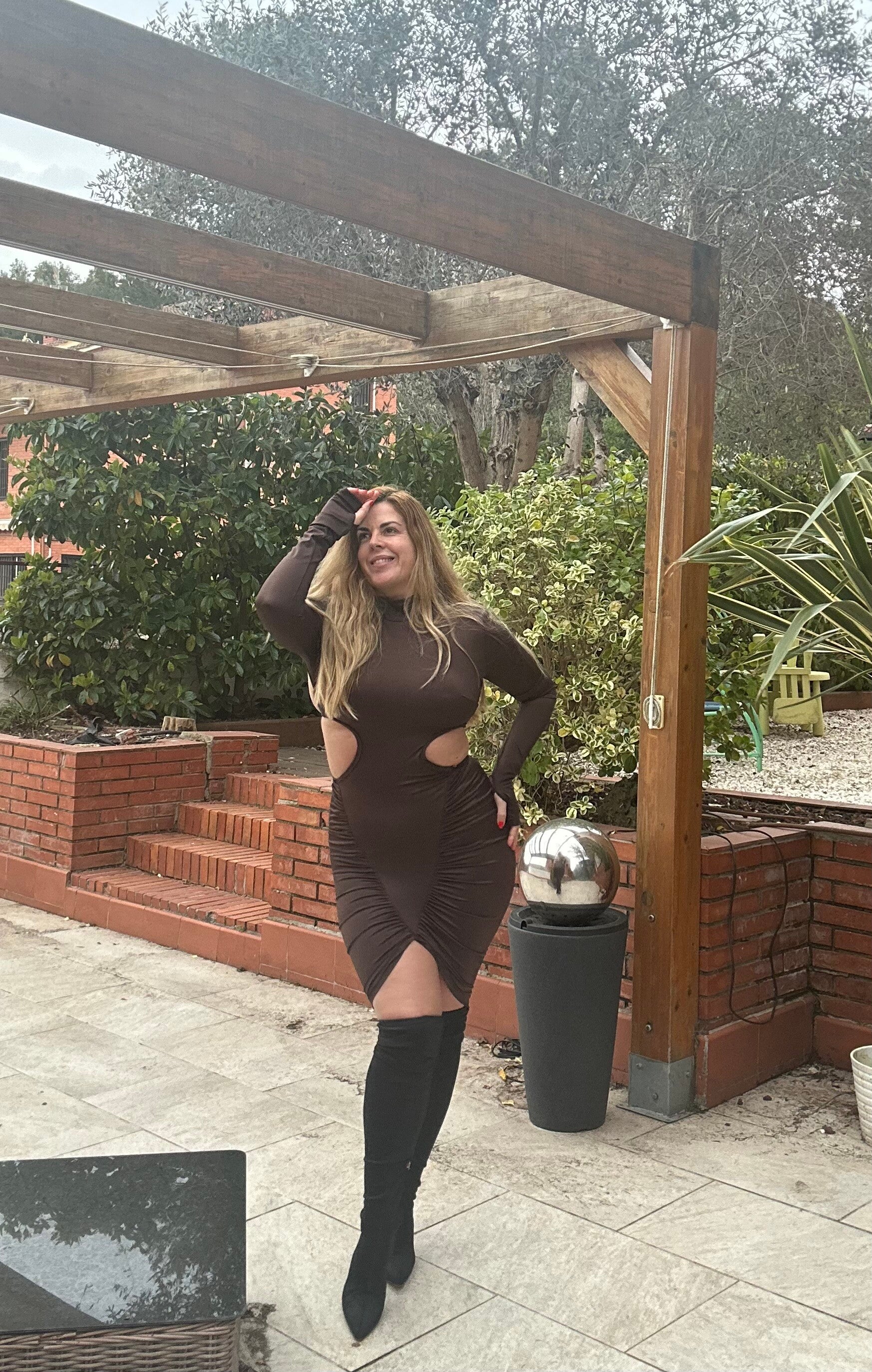 VESTIDO ABERTURAS FRUNCE