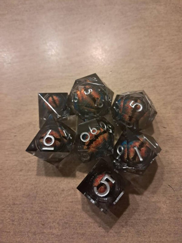 Red/blue moving dragon eye d&d dice