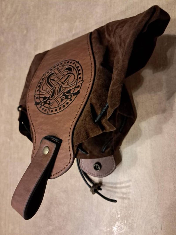 Drakkar leather dice bag with d&d dragon dice