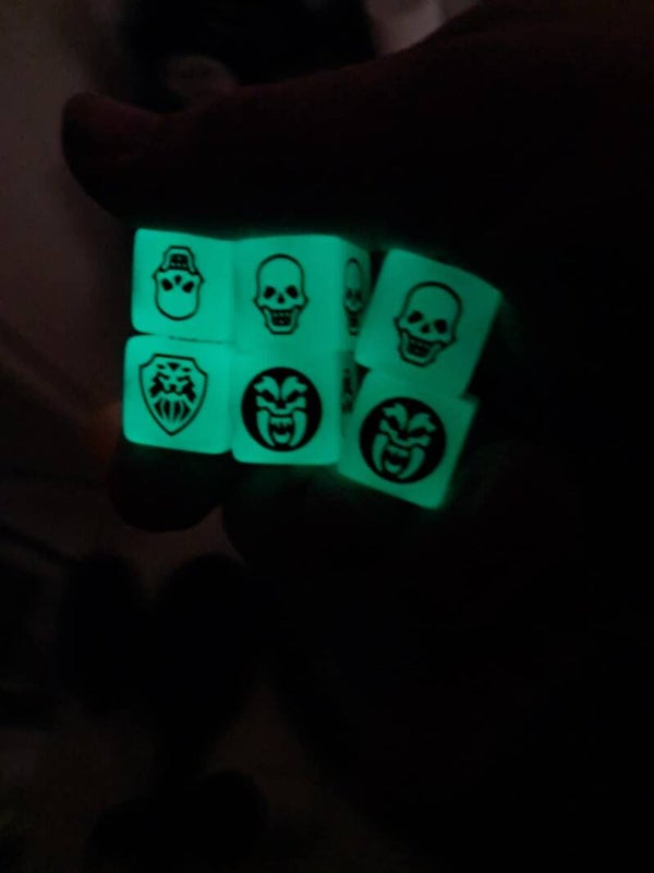 6 glow in the dark Hero quest battle dice