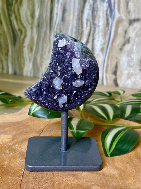 Druzy Amethist met jaspis maan op standaard 13