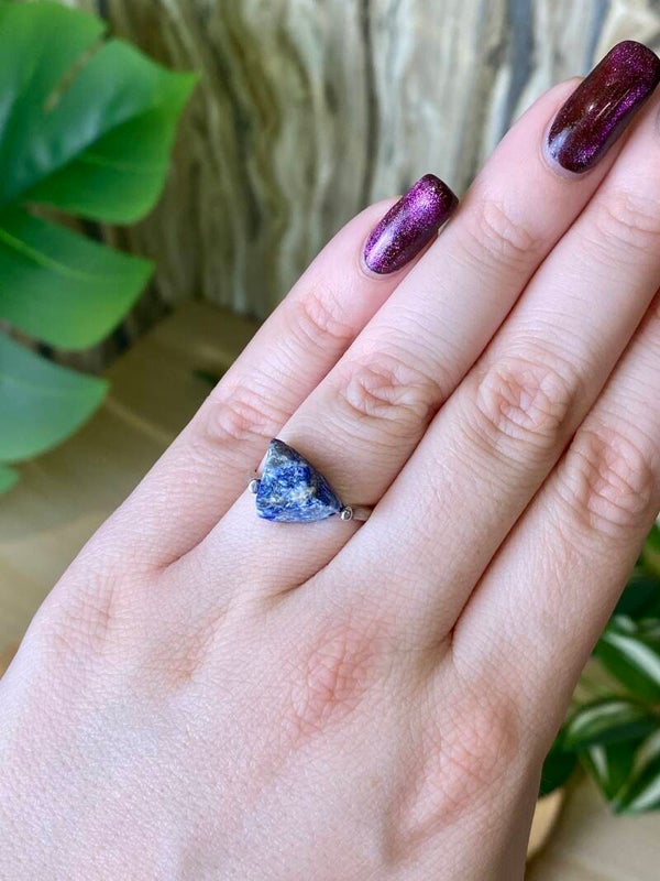 Ring ruw Sodaliet zilver 18