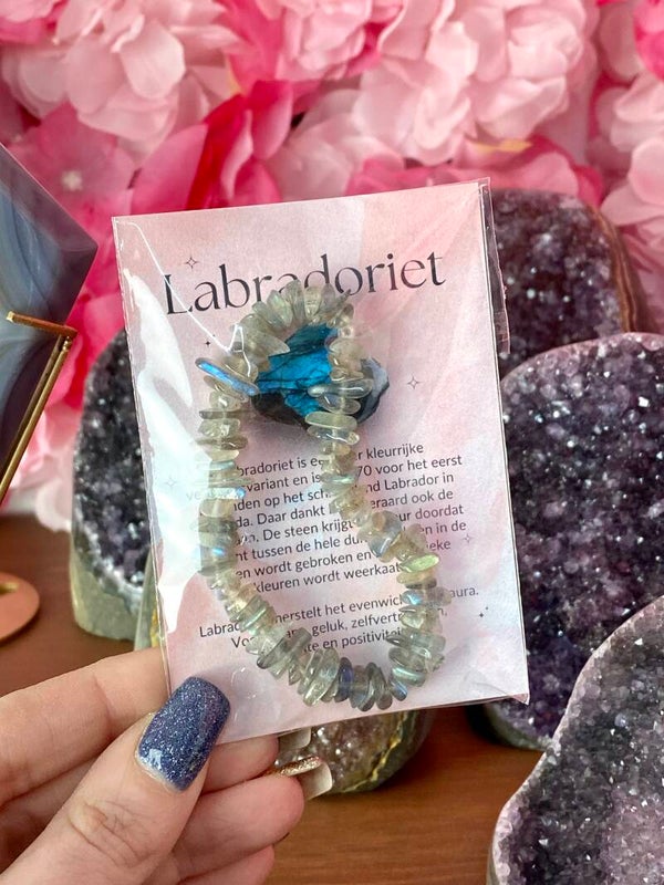 Labradoriet split armband in verpakking