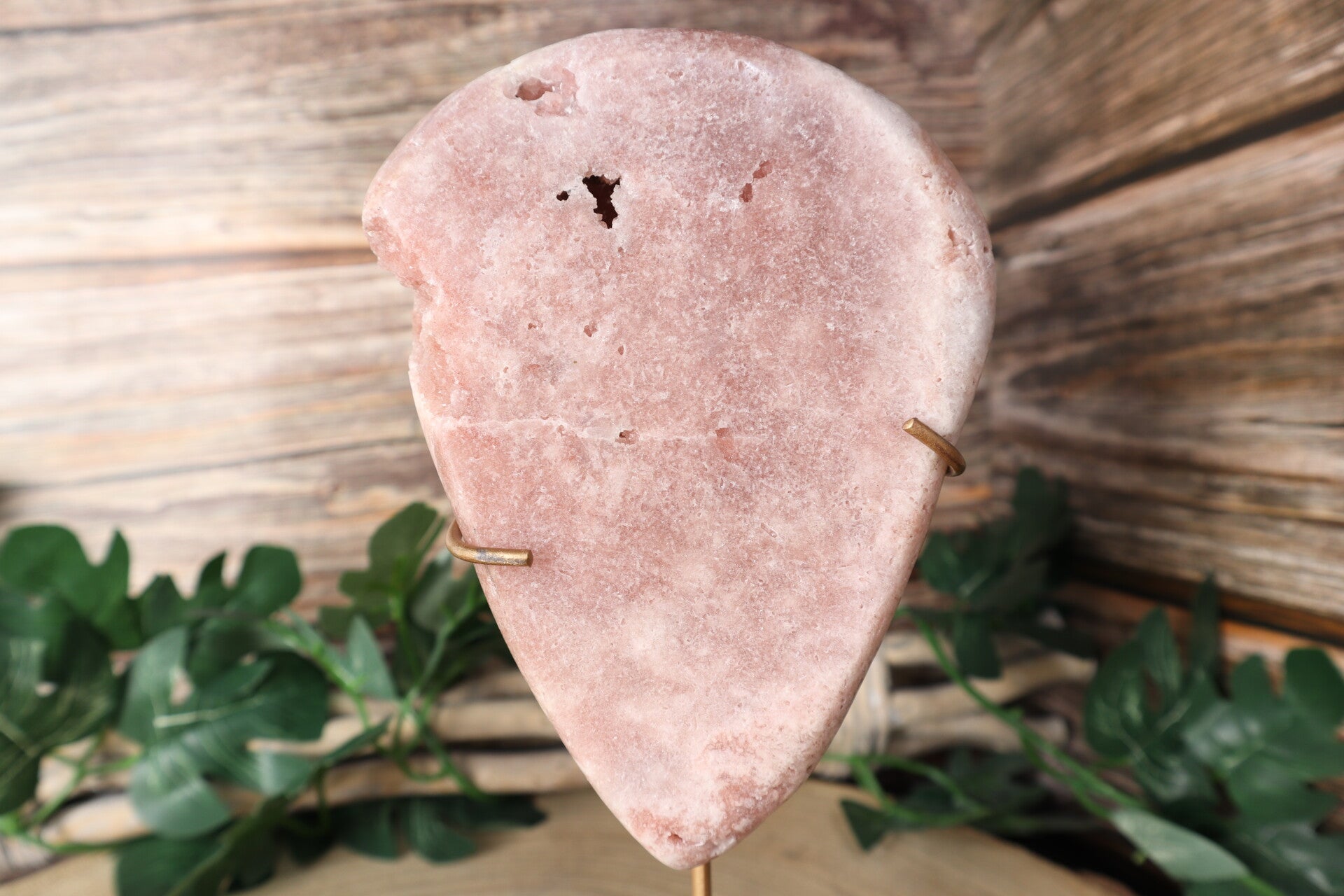 Roze amethist op standaard 0153