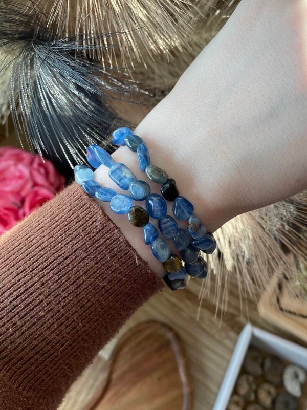 Kyaniet armband trommelstenen