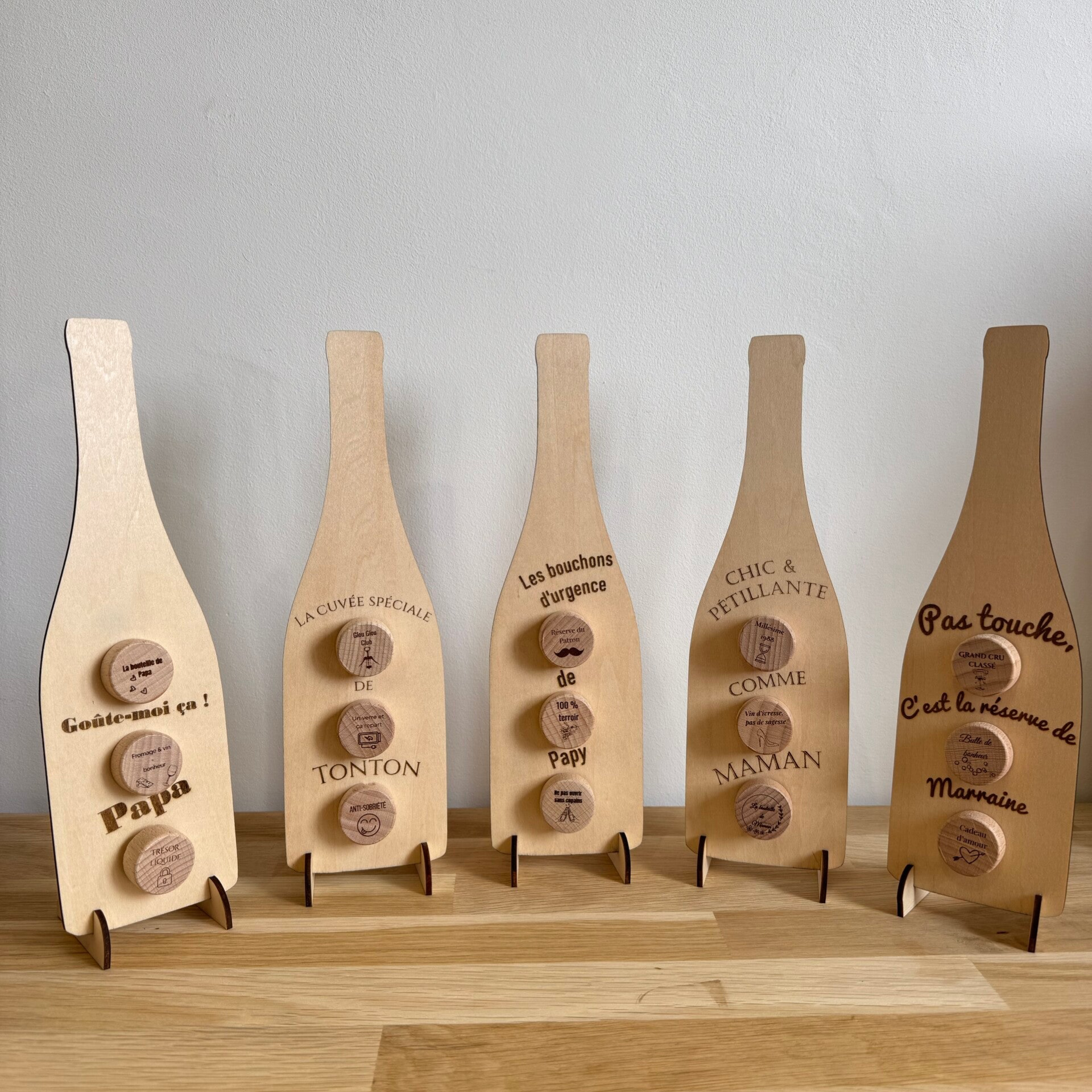 Bouteille en bois personnalisée – Support à bouchons gravés