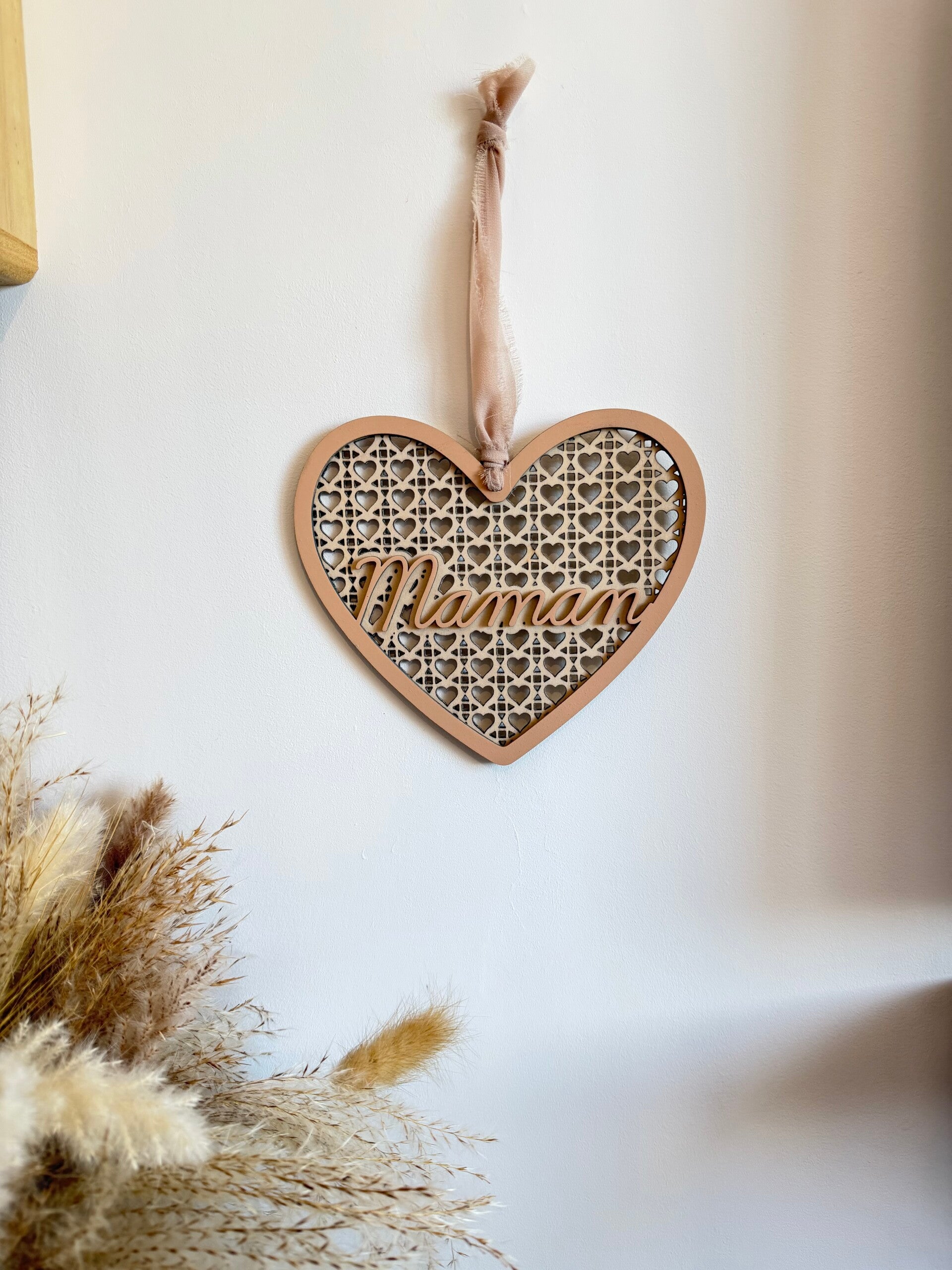 Cœur en bois personnalisé “Maman” – Décoration murale Fête des Mères
