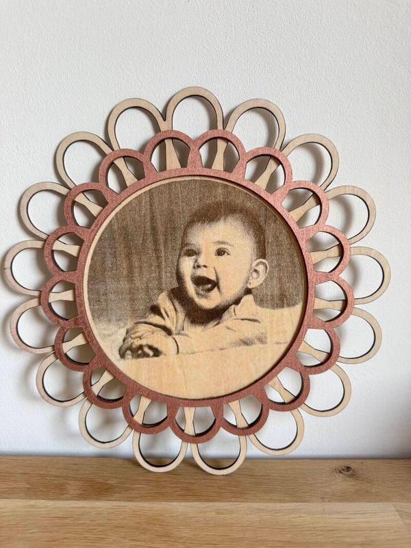 Cadre en bois gravé souvenir d’éclat design rotin personnalisé décoration maison