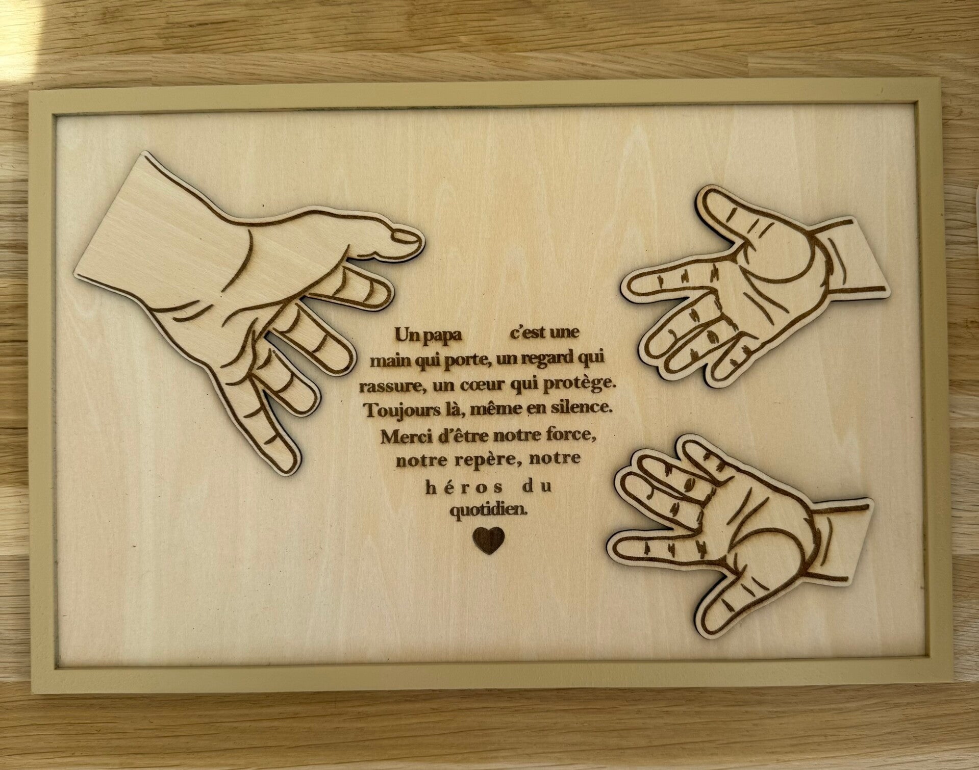 Cadre personnalisé “Mains de Papa” beige