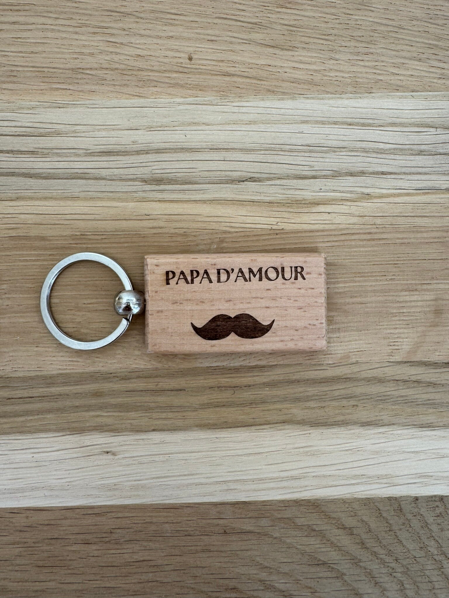 Porte-clé en bois gravé