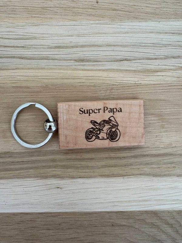 Porte-clé en bois gravé moto