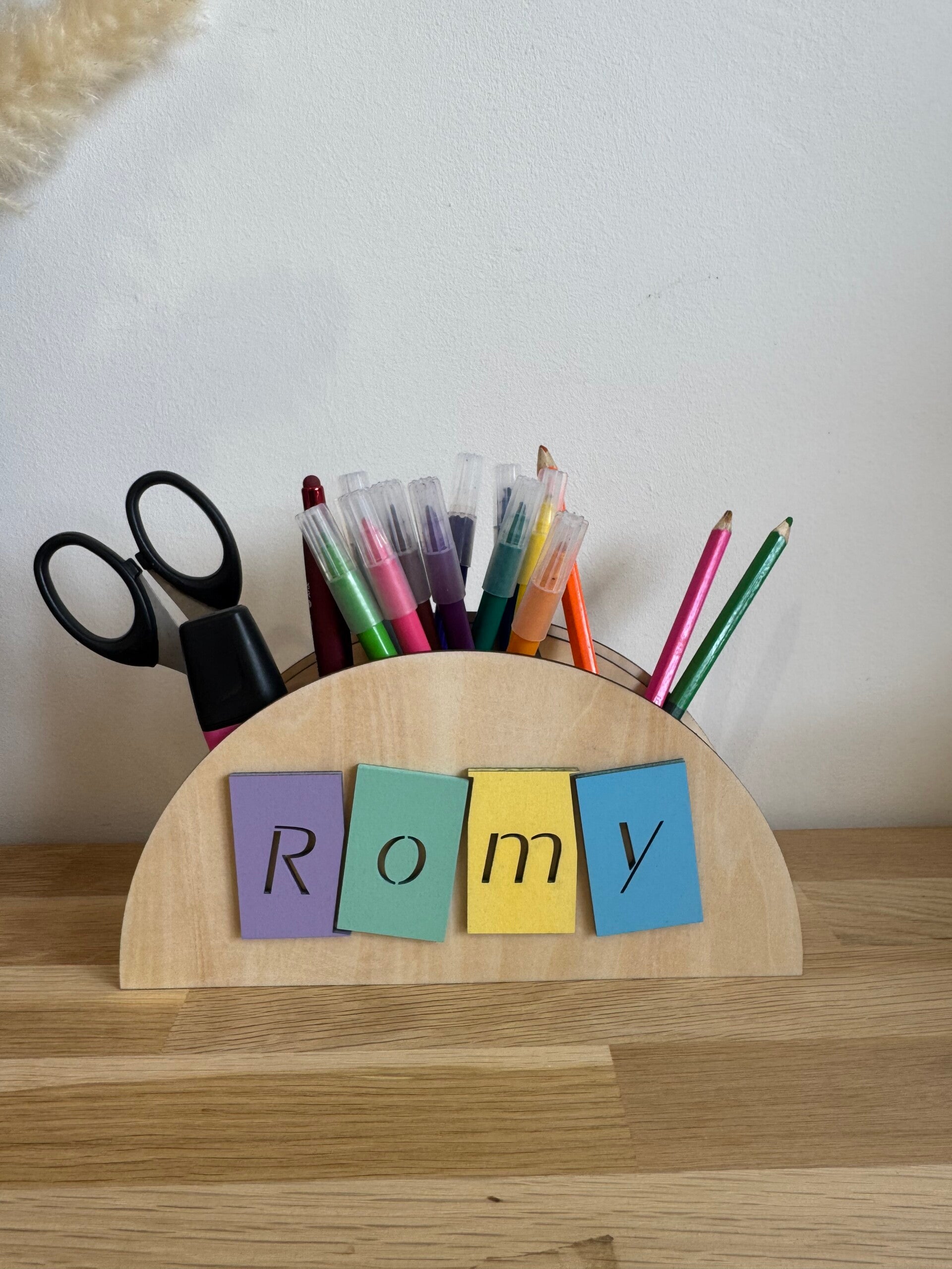 Pot à crayons en bois personnalisé pour enfant – prénom en relief – Rentrée scolaire