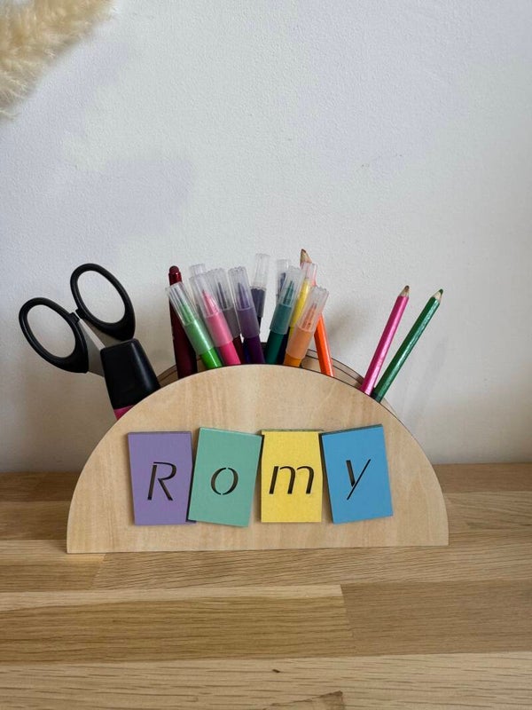 Pot à crayons en bois personnalisé pour enfant – prénom en relief – Rentrée scolaire