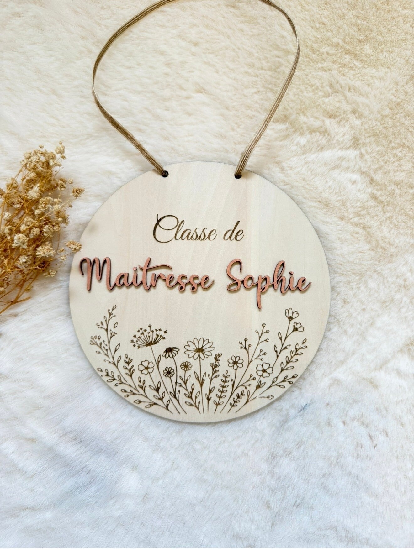 Plaque en bois personnalisée “Classe de Maîtresse” – Collection Fleurs des Écoles