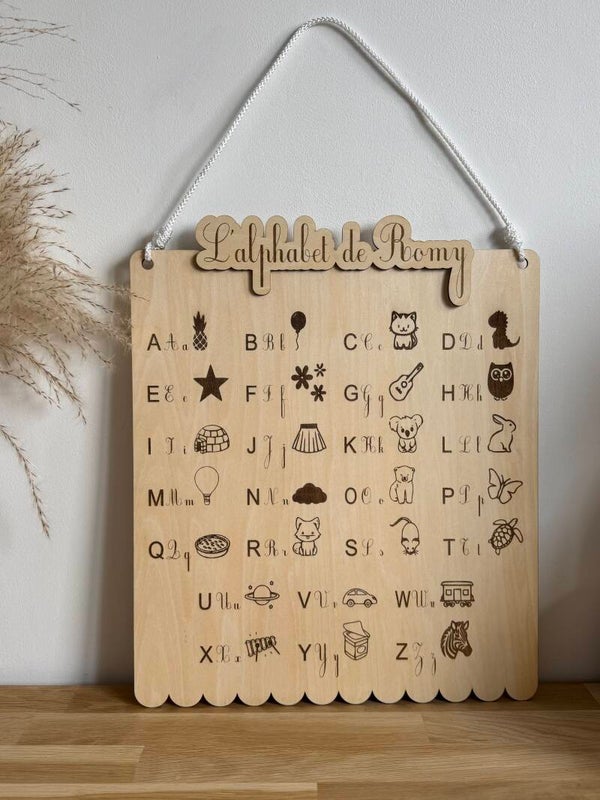 Abécédaire en bois gravé personnalisé lettres et illustrations cadeau enfant