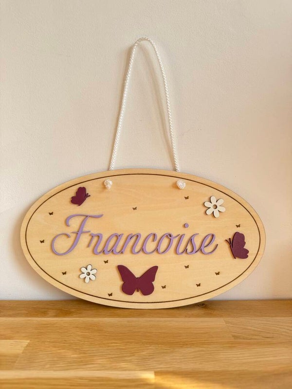 Plaque prénom personnalisée en bois – Décoration chambre papillon