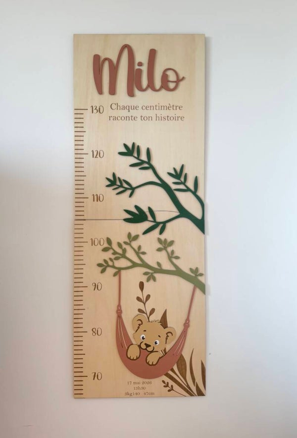 Toise en bois personnalisée thème lion – Le souvenir qui grandit avec votre enfant