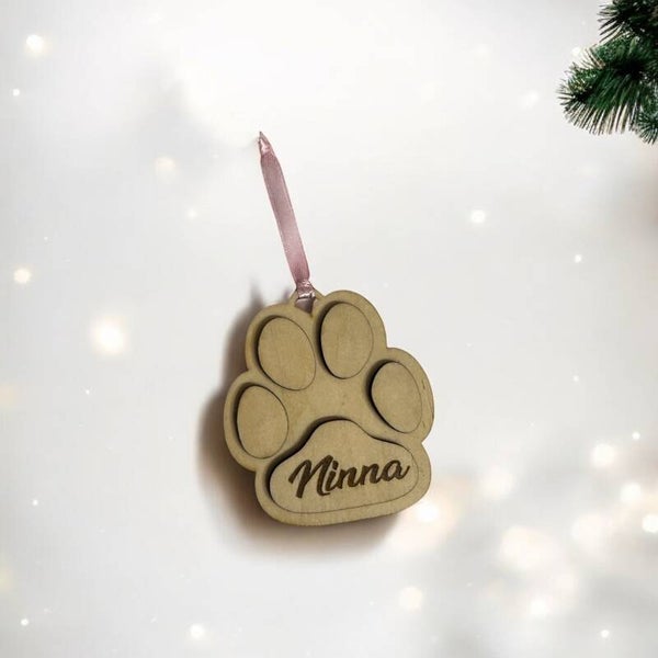 boule de noël patte de chien en bois gravé personnalisée modèle 2