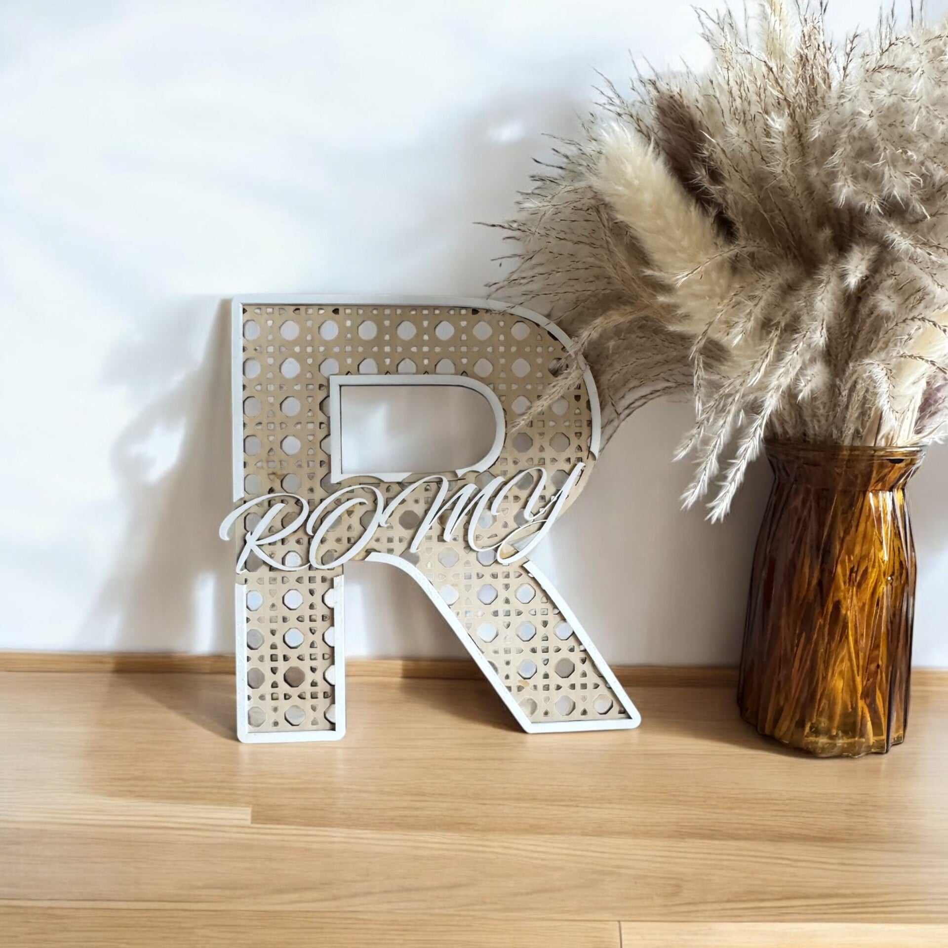 Lettre esprit cannage 30 cm en bois gravé a personnaliser