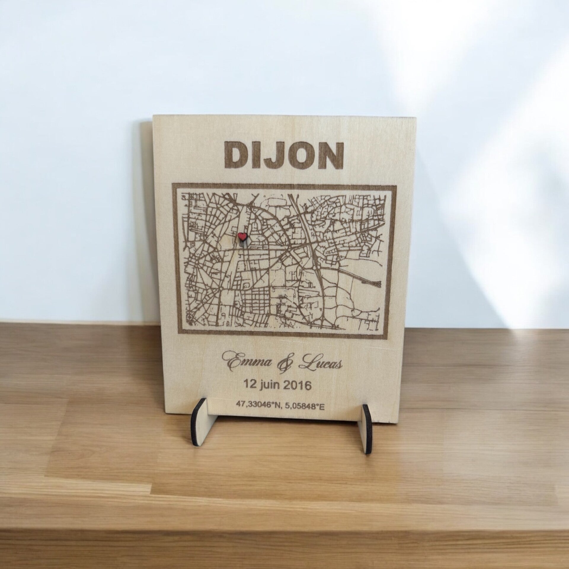 Carte de localisation en bois gravé a personnaliser