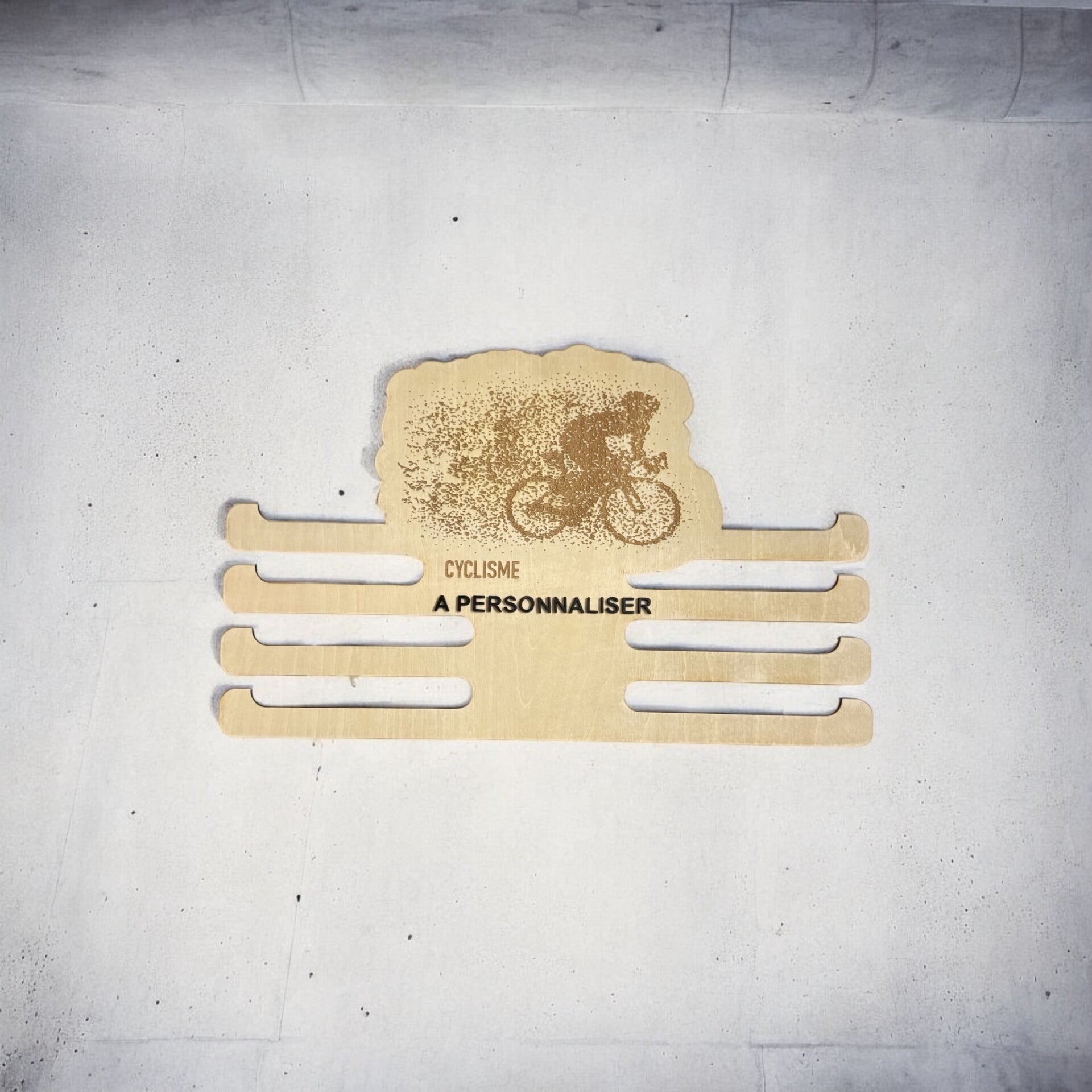Porte médailles personnalisé Cyclisme en bois gravé