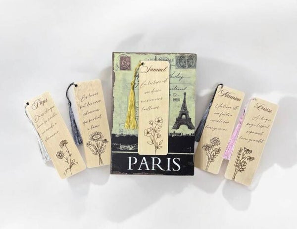 Marque-page en bois gravé personnalisé thème floral