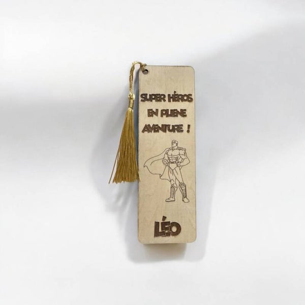 Marque page en bois personnalisé gravé SUPER HEROS