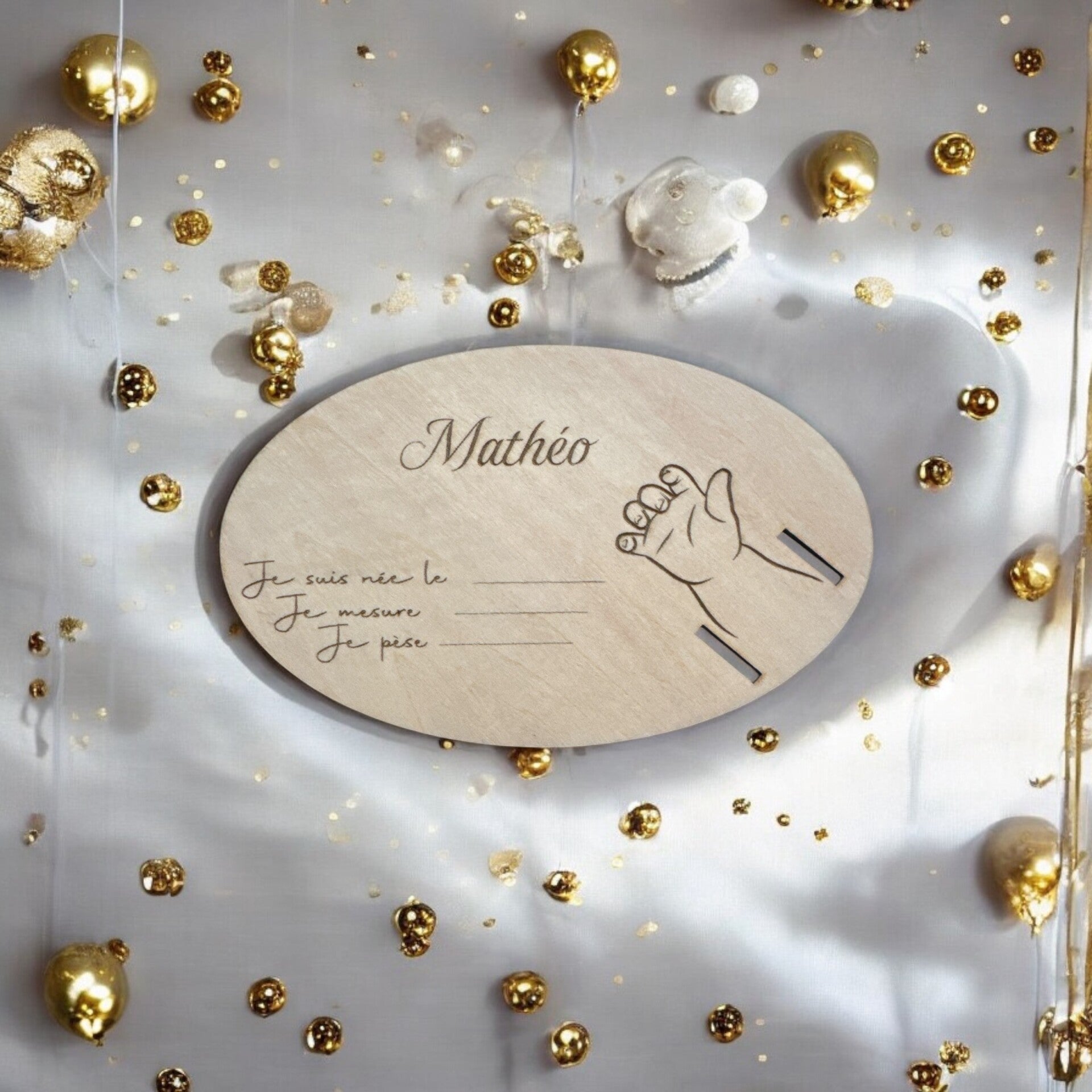 Carte ovale bracelet de naissance en bois gravé personnalisée