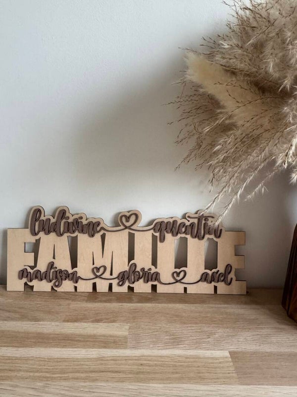 Enseigne Famille en bois gravé à personnaliser