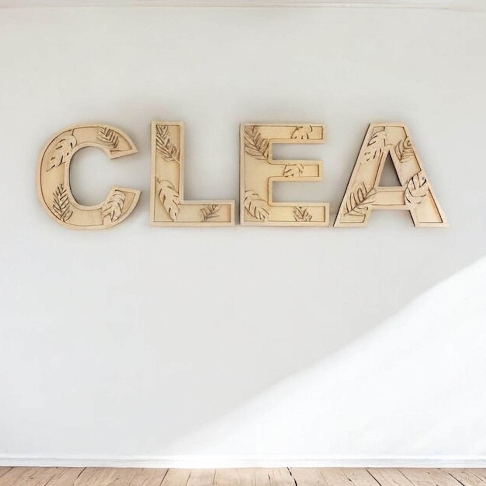 Lettre en bois gravé a personnaliser esprit bohème nature