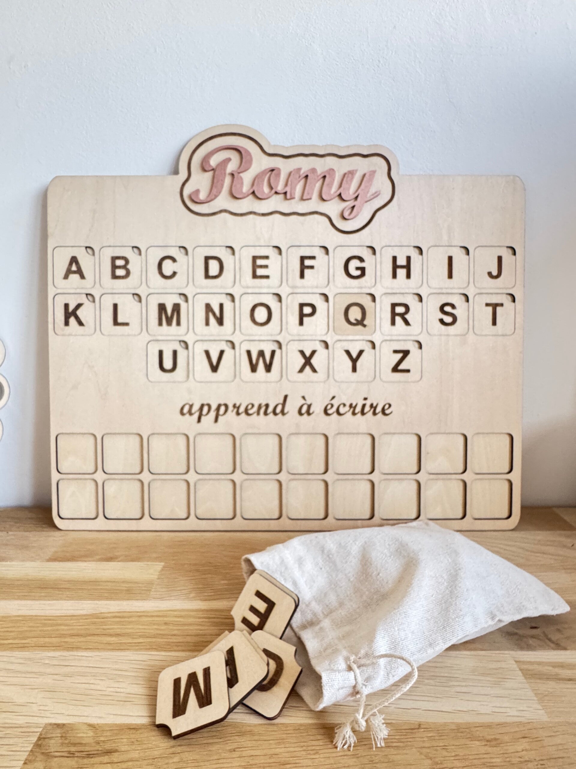 Alphabet personnalisé en bois – pour apprendre à écrire ses premiers mots