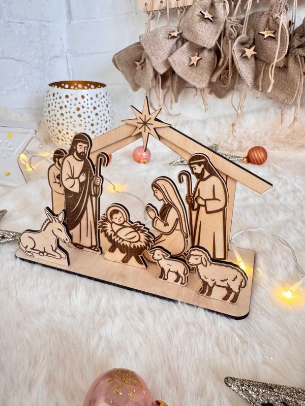Crèche de Noël en bois à assembler – Collection Gravencia