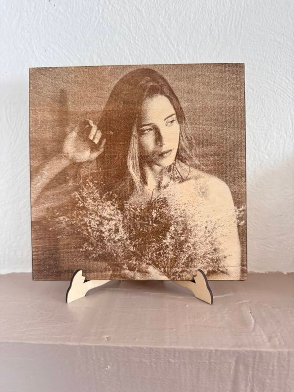 Photo gravée personnalisée en bois – format carré 15 x 15 cm