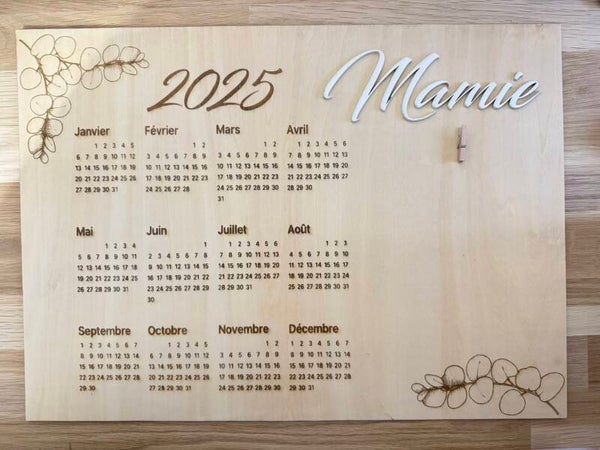 Calendrier 2025 MAMIE en bois gravé